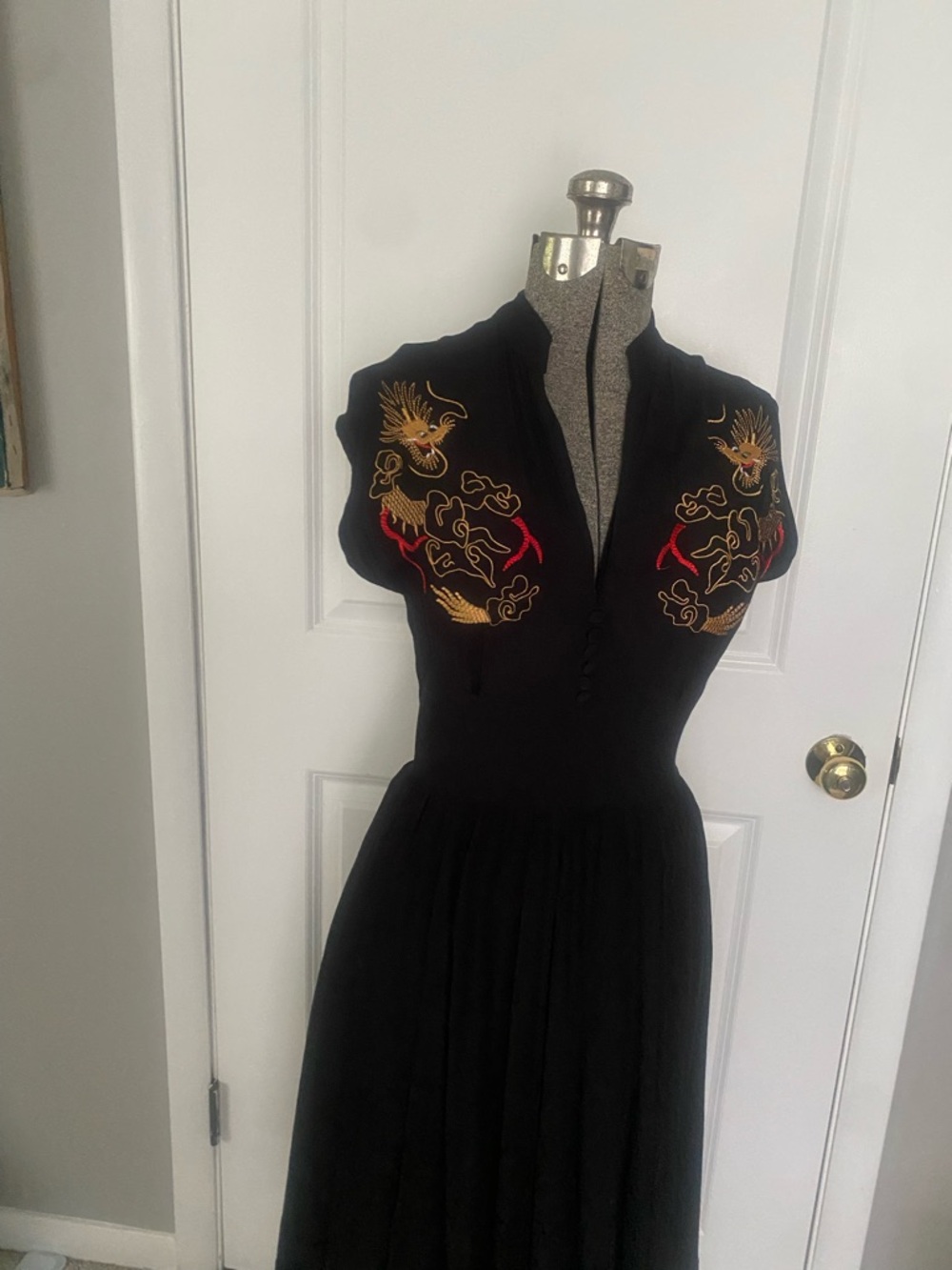 Black Embroidered Cap-Sleeve Midi Dress - Picture 12 of 13